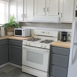 https://comfy-3-br-family-friendly-apt-city-access.hotels-in-pittsburgh.com
