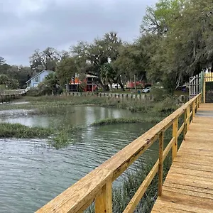 https://retro-rainbow-at-herb-river-orange-oasis-1.top-hotels-in-savannah.com